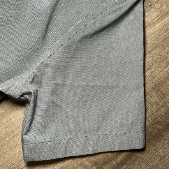 UNTUCKit Petrus Slim Fit Wrinkle Free Short Sleeve Button Down - Medium - Picture 4 of 6